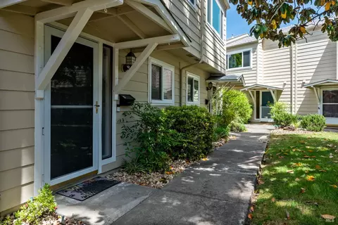 280 San Jacinta Dr #J, Ukiah, CA 95482