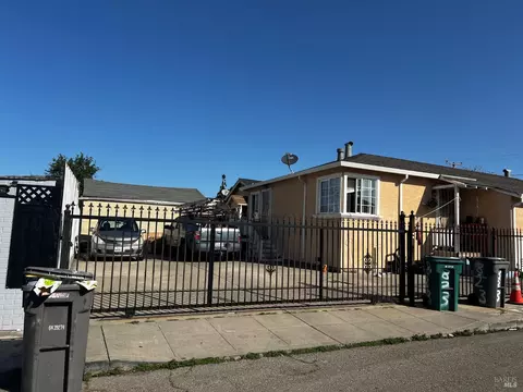 829 Apple St, Oakland, CA 94603