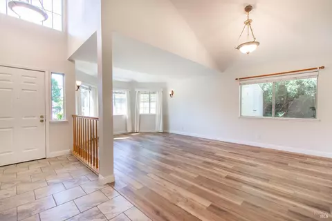 Living - 250 Carpenter Ct, Dixon, CA 95620 photo 2 of 3