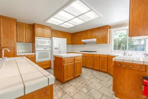 Kitchen - 250 Carpenter Ct, Dixon, CA 95620 photo 2 of 4
