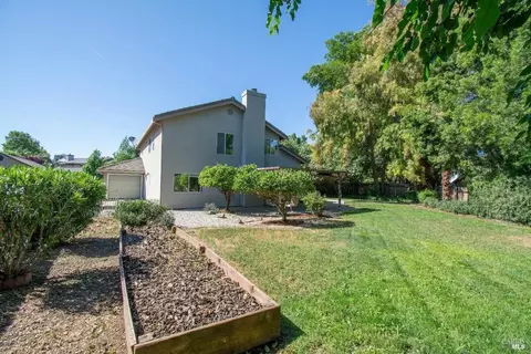 Exterior - 250 Carpenter Ct, Dixon, CA 95620 photo 6 of 8
