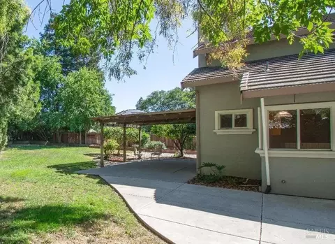 Exterior - 250 Carpenter Ct, Dixon, CA 95620 photo 4 of 8