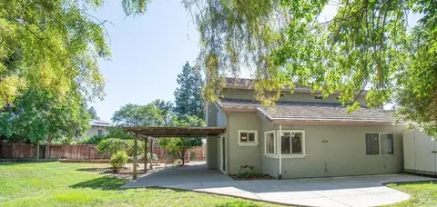 Exterior - 250 Carpenter Ct, Dixon, CA 95620 photo 7 of 8