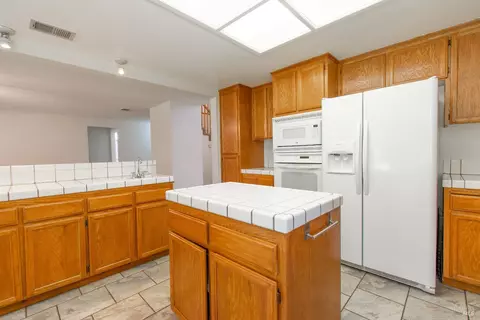 Kitchen - 250 Carpenter Ct, Dixon, CA 95620 photo 3 of 4