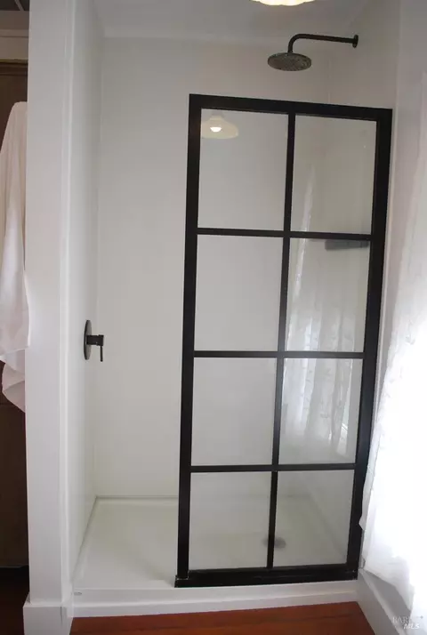 Bath - 1801 Bodega Ave, Petaluma, CA 94952 photo 5 of 7