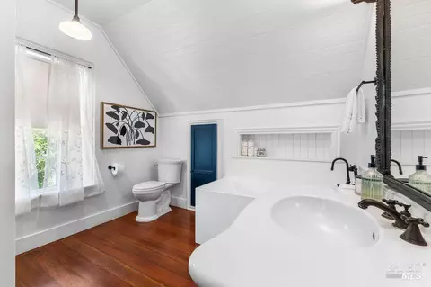 Bath - 1801 Bodega Ave, Petaluma, CA 94952 photo 2 of 7