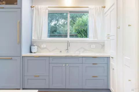 Kitchen - 439 4th St E, Sonoma, CA 95476 photo 4 of 6
