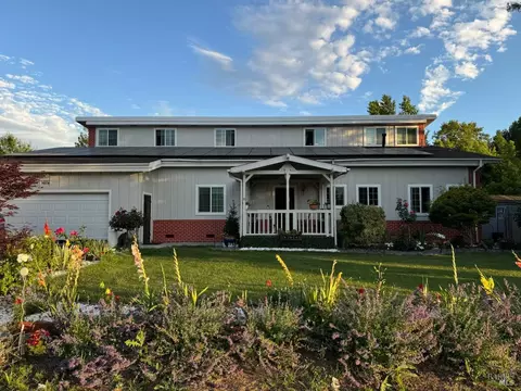 1892 Lynn Dr, Penngrove, CA 94951