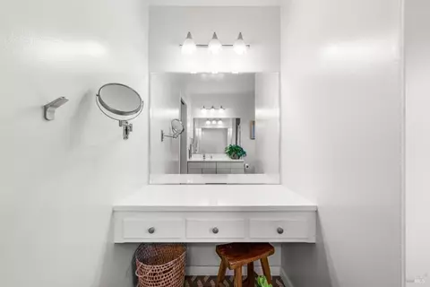 Bath - 21800 River Rd, Geyserville, CA 95441 photo 3 of 5