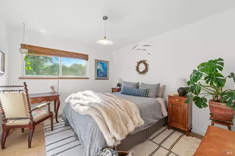 Bedroom - 21800 River Rd, Geyserville, CA 95441 photo 1 of 3