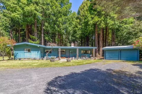 32100 O Bayley Dr, Fort Bragg, CA 95437