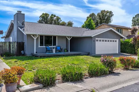 733 Whispering Bay Ln, Suisun City, CA 94585