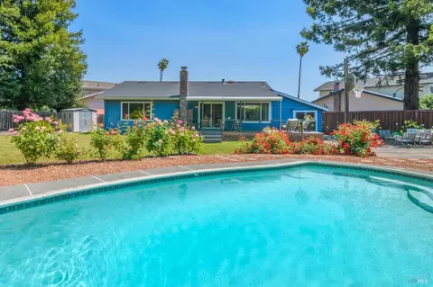 914 Cottonwood Ct, Petaluma, CA 94954
