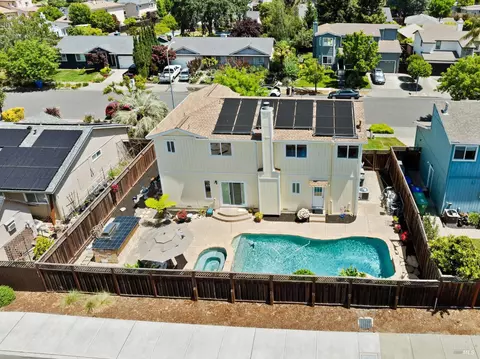 109 Paradise Dr, Napa, CA 94558