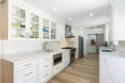 34 Los Alondras Ct, Novato, CA 94947