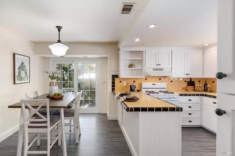 632 E K St, Benicia, CA 94510 photo 9
