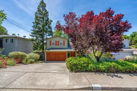632 E K St, Benicia, CA 94510 photo 2