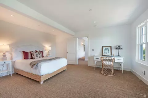 Bedroom - 22 Eucalyptus Rd, Belvedere, CA 94920 photo 4 of 5