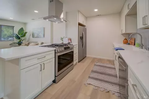 Kitchen - 935 Mason Ct, Dixon, CA 95620 photo 3 of 6