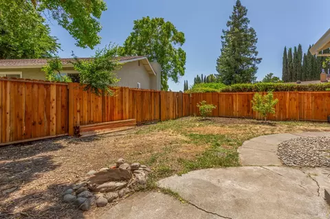 Exterior - 935 Mason Ct, Dixon, CA 95620 photo 8 of 11