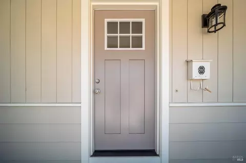 Entry Way - 935 Mason Ct, Dixon, CA 95620 photo 4 of 7