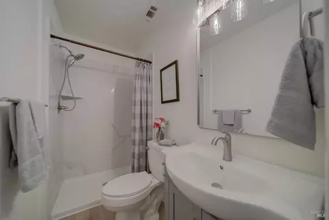 Bath - 935 Mason Ct, Dixon, CA 95620 photo 3 of 7