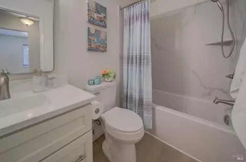 Bath - 935 Mason Ct, Dixon, CA 95620 photo 1 of 7