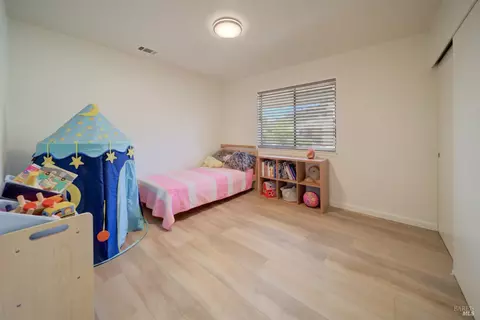 Bedroom - 935 Mason Ct, Dixon, CA 95620 photo 4 of 7