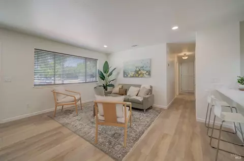 Living - 935 Mason Ct, Dixon, CA 95620 photo 2 of 2