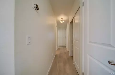 Entry Way - 935 Mason Ct, Dixon, CA 95620 photo 3 of 7