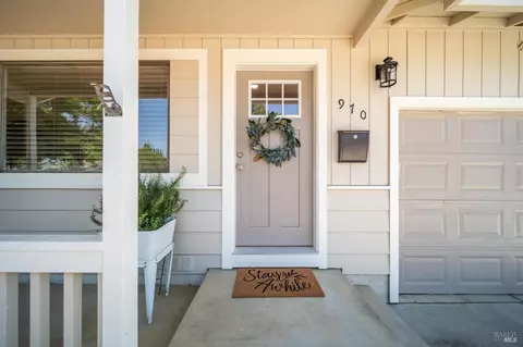 Entry Way - 935 Mason Ct, Dixon, CA 95620 photo 1 of 7