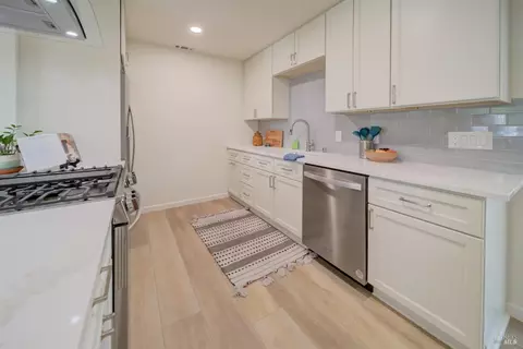 Kitchen - 935 Mason Ct, Dixon, CA 95620 photo 2 of 6