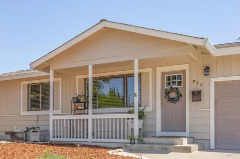 935 Mason Ct, Dixon, CA 95620
