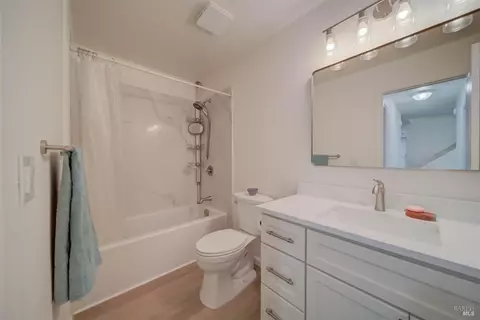 Bath - 935 Mason Ct, Dixon, CA 95620 photo 5 of 7
