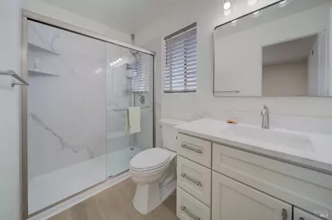 Bath - 935 Mason Ct, Dixon, CA 95620 photo 6 of 7