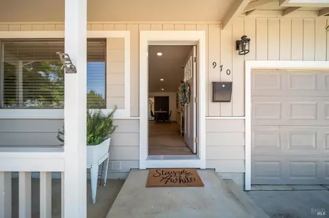 Entry Way - 935 Mason Ct, Dixon, CA 95620 photo 2 of 7