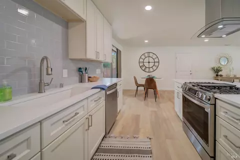 Kitchen - 935 Mason Ct, Dixon, CA 95620 photo 4 of 6