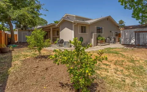 Exterior - 935 Mason Ct, Dixon, CA 95620 photo 10 of 11