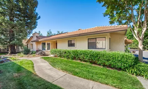 33 Fountain Grove Cir, Napa, CA 94558