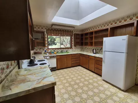 Kitchen - 11903 Branscomb Rd, Branscomb, CA 95417 photo 1 of 2