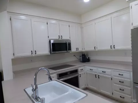 Kitchen - 834 Glen Miller Dr, Windsor, CA 95492 photo 2 of 5