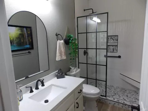 Bath - 834 Glen Miller Dr, Windsor, CA 95492 photo 1 of 2