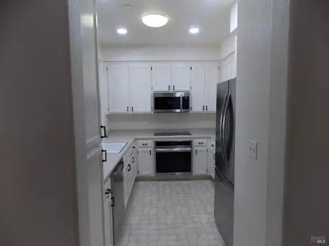 Kitchen - 834 Glen Miller Dr, Windsor, CA 95492 photo 4 of 5
