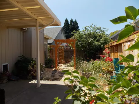 Exterior - 834 Glen Miller Dr, Windsor, CA 95492 photo 8 of 12