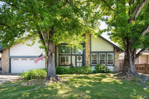 6048 Dawn Dr, Rohnert Park, CA 94928