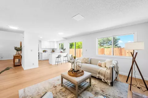 Living - 225 Riverview Dr, Vallejo, CA 94589 photo 5 of 5