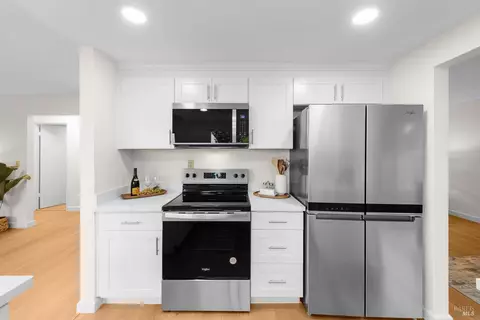 Kitchen - 225 Riverview Dr, Vallejo, CA 94589 photo 3 of 7
