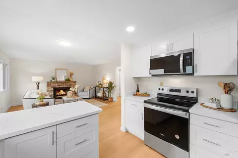 Kitchen - 225 Riverview Dr, Vallejo, CA 94589 photo 5 of 7