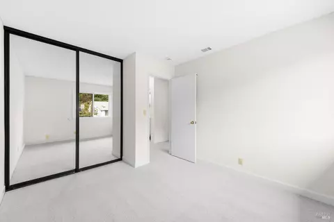 Bedroom - 225 Riverview Dr, Vallejo, CA 94589 photo 6 of 8