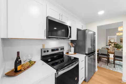 Kitchen - 225 Riverview Dr, Vallejo, CA 94589 photo 4 of 7